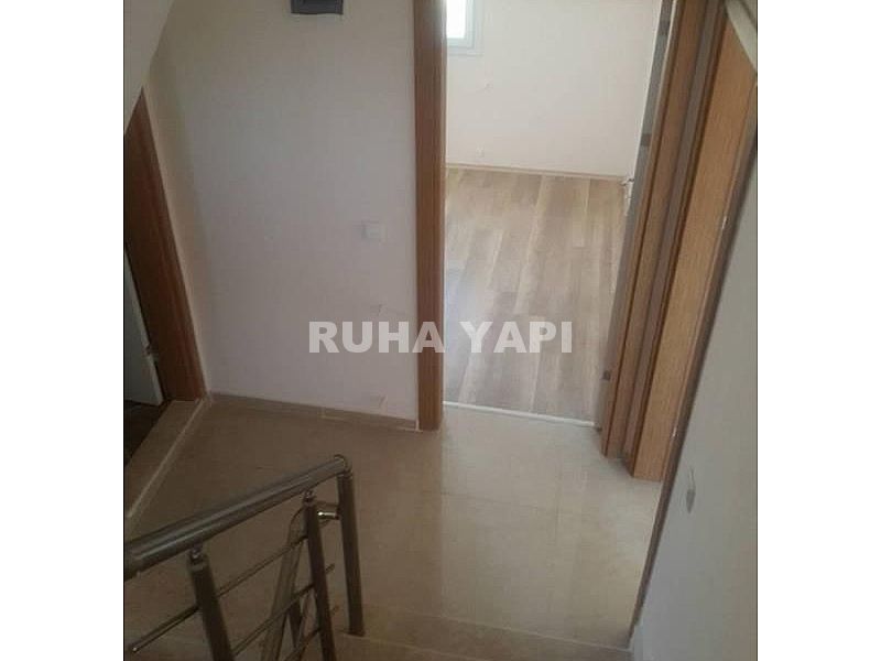 DİDİM MERKEZDE 4+1 AYRI MUTFAK OTOPARK VE BAHÇELİ VİLLA